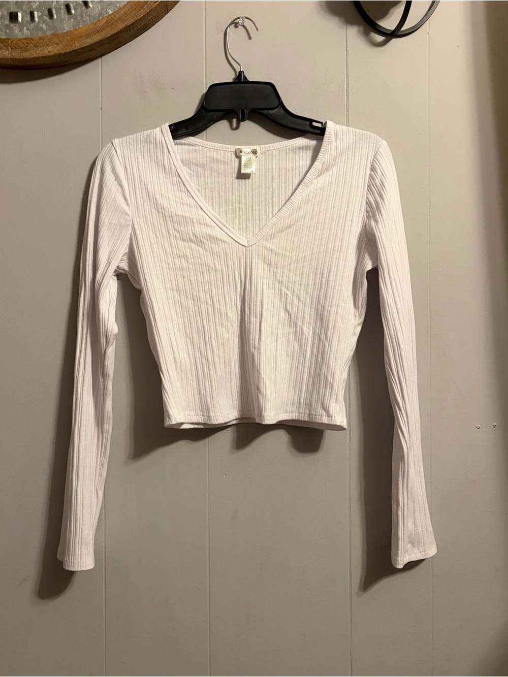 Bozzolo White Ribbed V-Neck Long Sleeve Crop Top